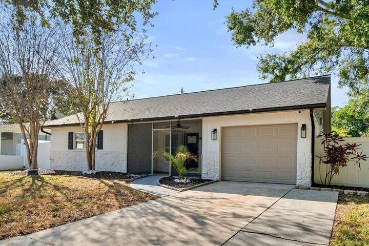 7490 Locust Street NE  St Petersburg FL 33702 photo