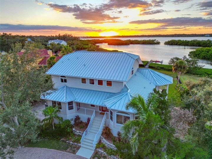 Property Photo: 6511 Bayshore Road FL 34221