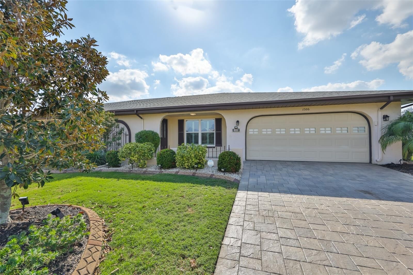 Property Photo: 1506 Bentwood Drive FL 33573