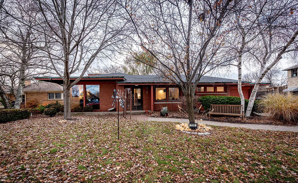 Property Photo:  2320 N Main St  WI 53402 