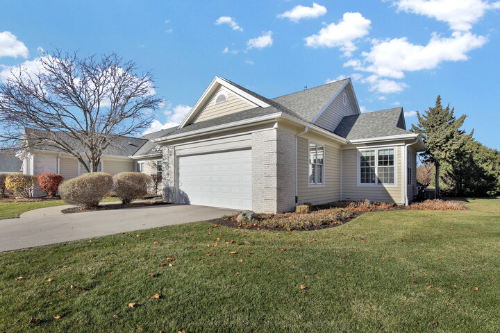 Property Photo: W233n3088 Oakmont Ct B WI 53072