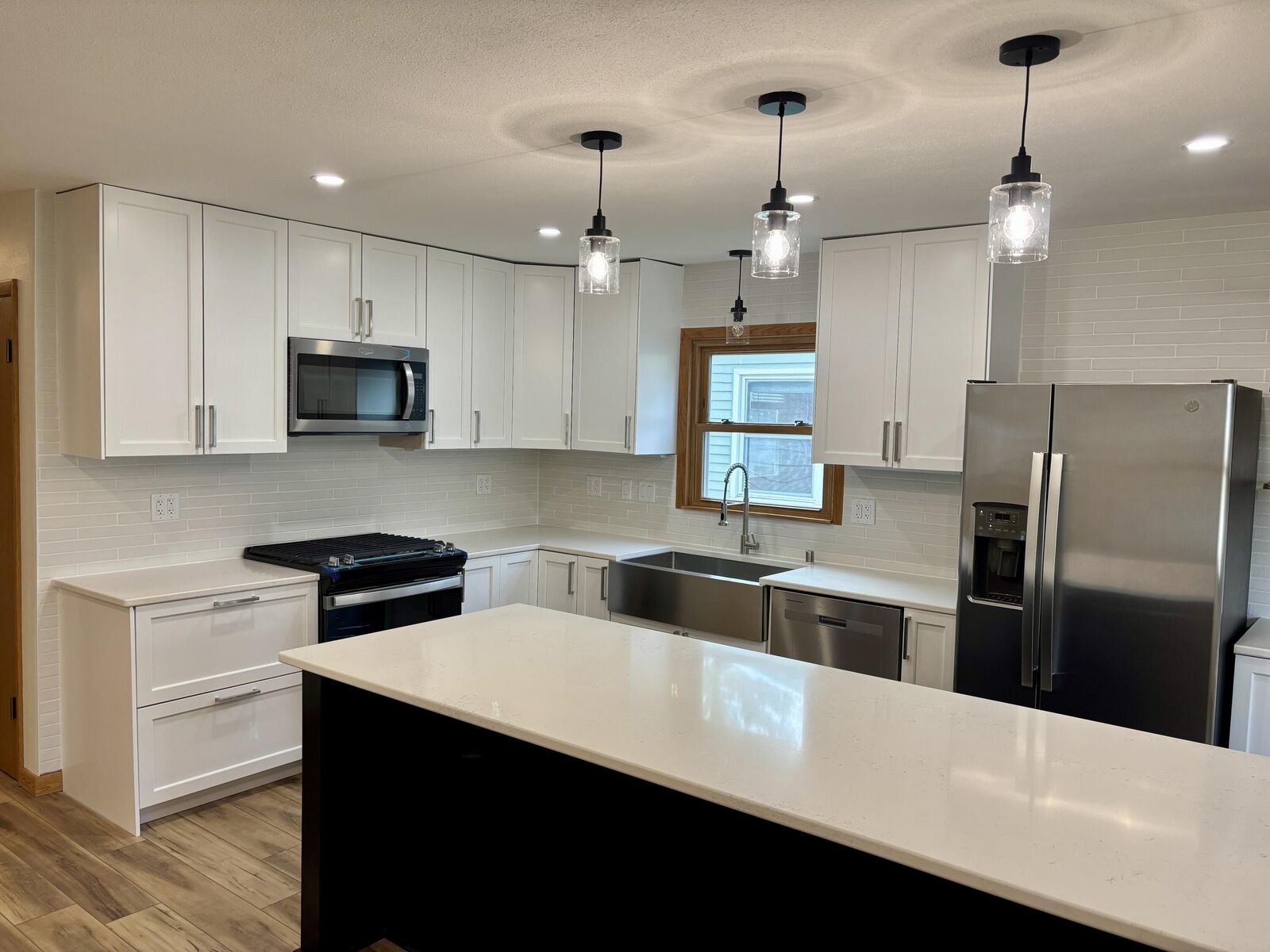 Property Photo: 811 Meadowbrook Dr WI 53090