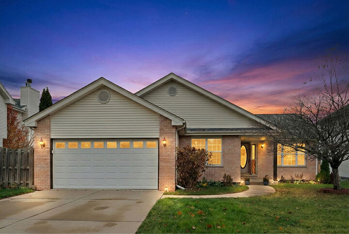 Property Photo:  25821 S Sunrise Court  IL 60449 