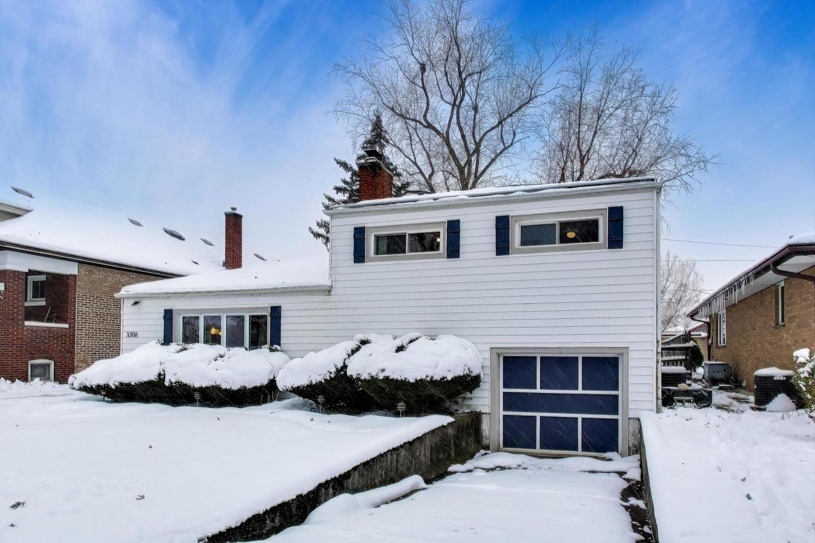 Property Photo:  3206 Sunnyside Avenue  IL 60513 