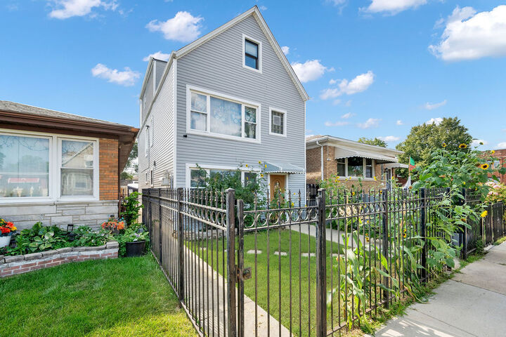 Property Photo:  850 N Kildare Avenue  IL 60651 