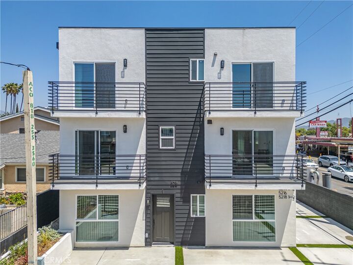 Property Photo:  5218 Auckland Avenue  CA 91601 