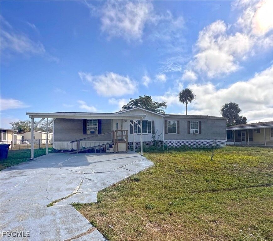 Property Photo:  7607 Peyraud Drive  FL 33917 