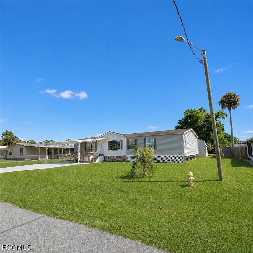 Property Photo:  7607 Peyraud Drive  FL 33917 