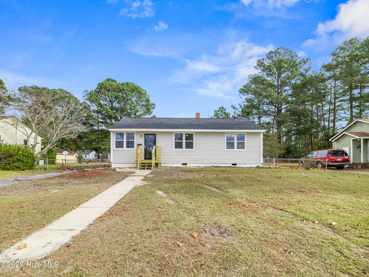 Property Photo:  402 New River Drive  NC 28540 