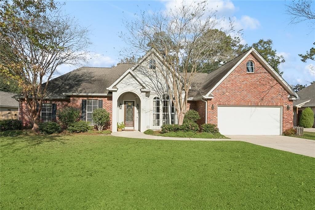 Property Photo:  424 Laurelleaf Lane  LA 70433 