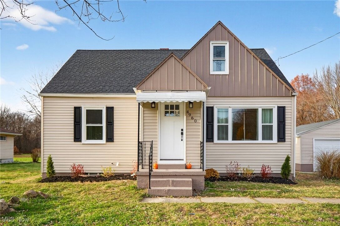 Property Photo:  4960 Palmyra Road SW  OH 44481 