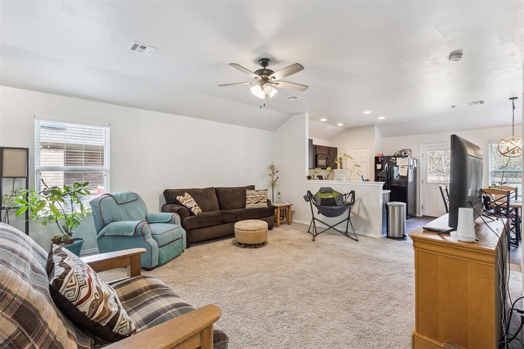 Property Photo: 10124 Sussex Place OK 73120