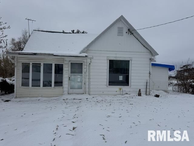 Property Photo:  305 N Fulton Street  IL 62360 