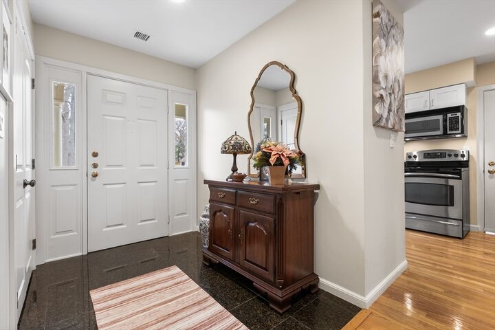 Property Photo:  14 Saw Mill Brook Way 14  MA 01801 