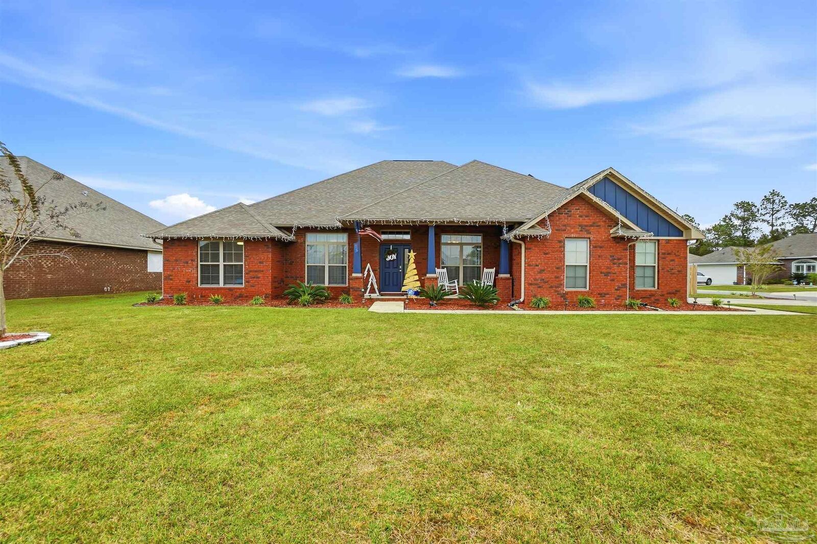 Property Photo: 6085 Winchester Cir FL 32570