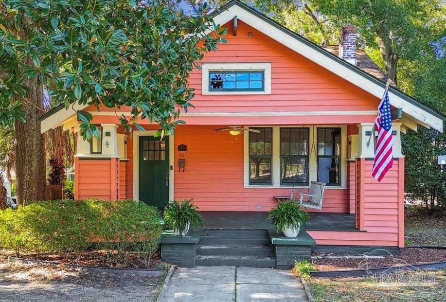 Property Photo: 1011 N Reus St FL 32501