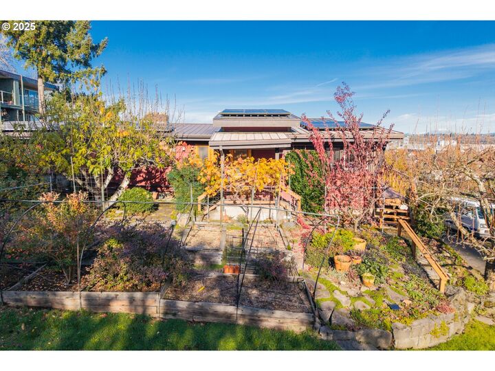 Property Photo:  2705 NW Pettygrove St  OR 97210 