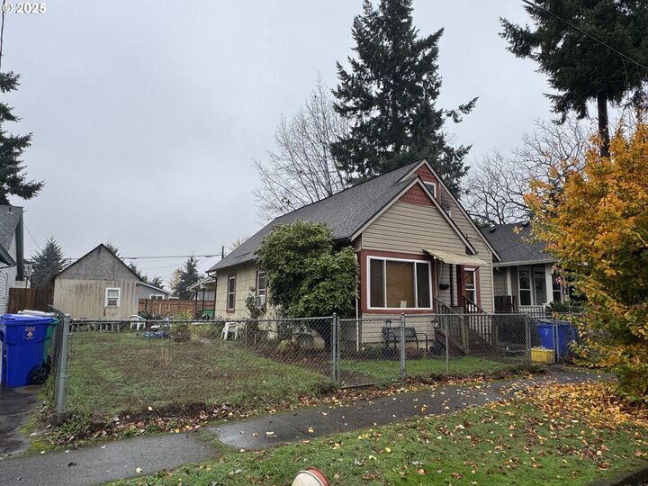 Property Photo:  6939 N Armour St  OR 97203 