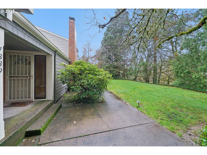 Property Photo:  1889 Boca Ratan Dr  OR 97034 