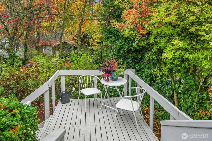 Property Photo:  5023  9th Avenue NE  WA 98105 