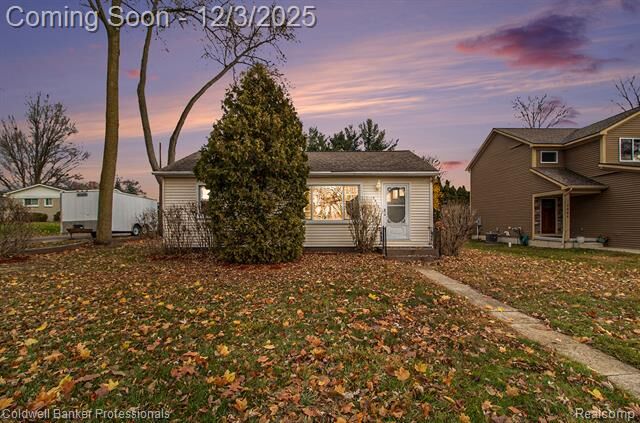 Property Photo:  5010 Cass Elizabeth Road  MI 48327 