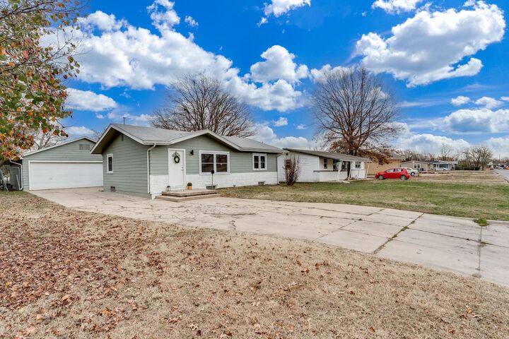 Property Photo: 816 W Savannah St KS 67217