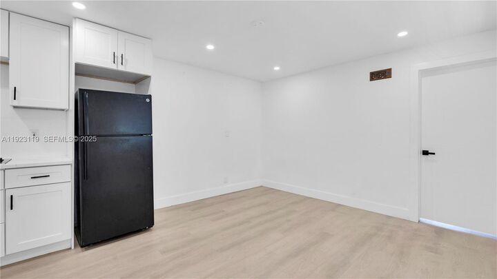 Property Photo: 32 SW 9th St 2 FL 33009