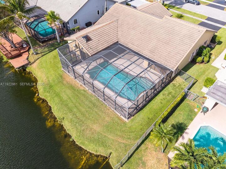 Property Photo: 9272 NW 18th St FL 33322