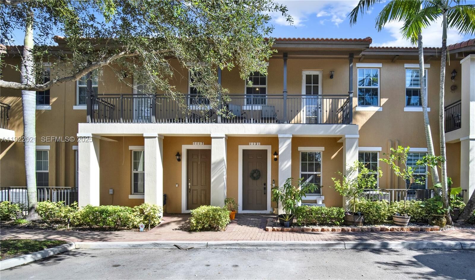 Property Photo: 1121 SW 147th Ter FL 33027