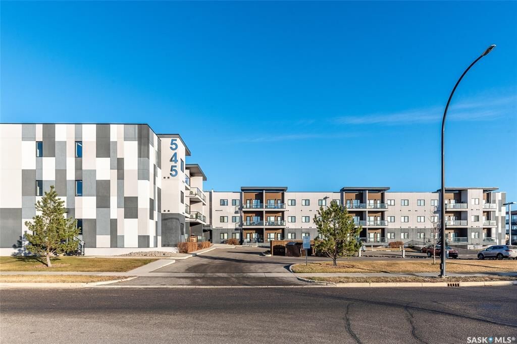 Property Photo: 545 Hassard Close 203 SK S7L 6V3