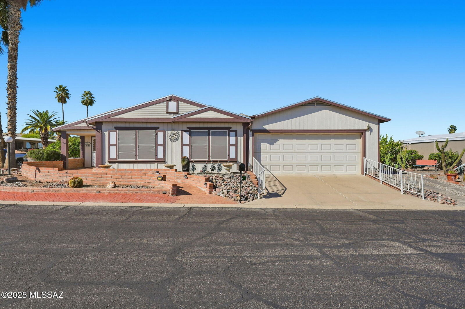 Property Photo:  150 W Rosa Drive  AZ 85614 