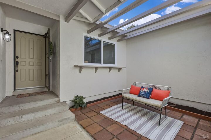 Property Photo: 729 Brookside Drive CA 95688