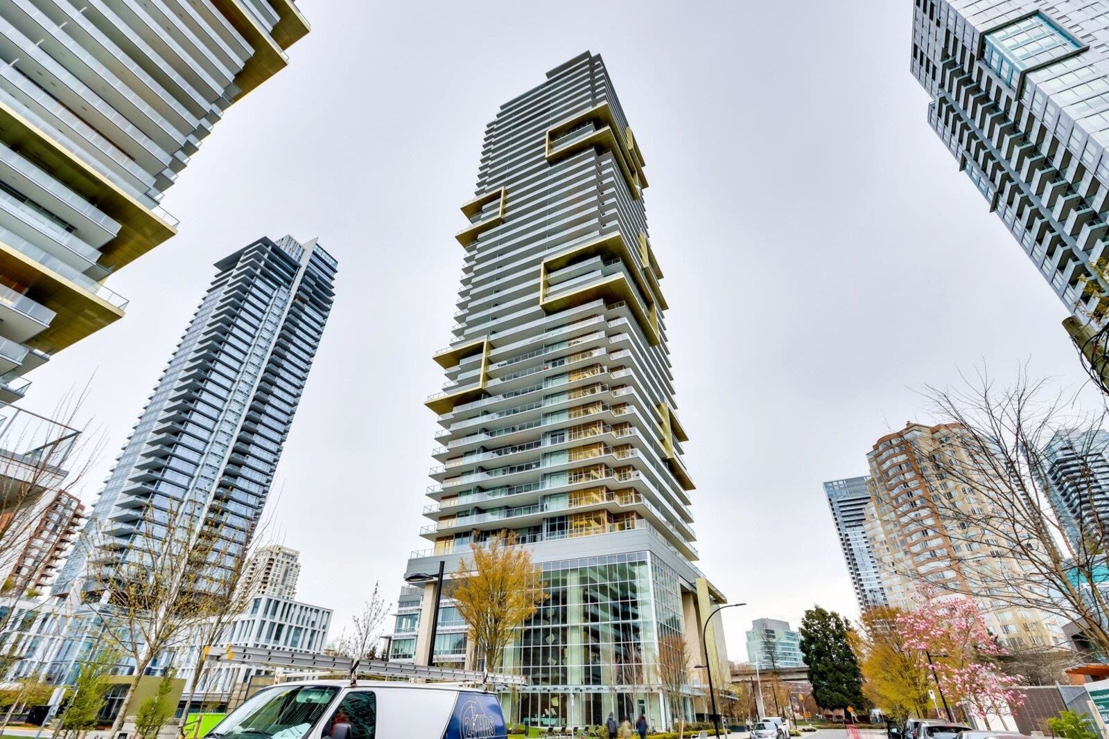 Property Photo: 6383 McKay Avenue 1006 BC V5H 0H8