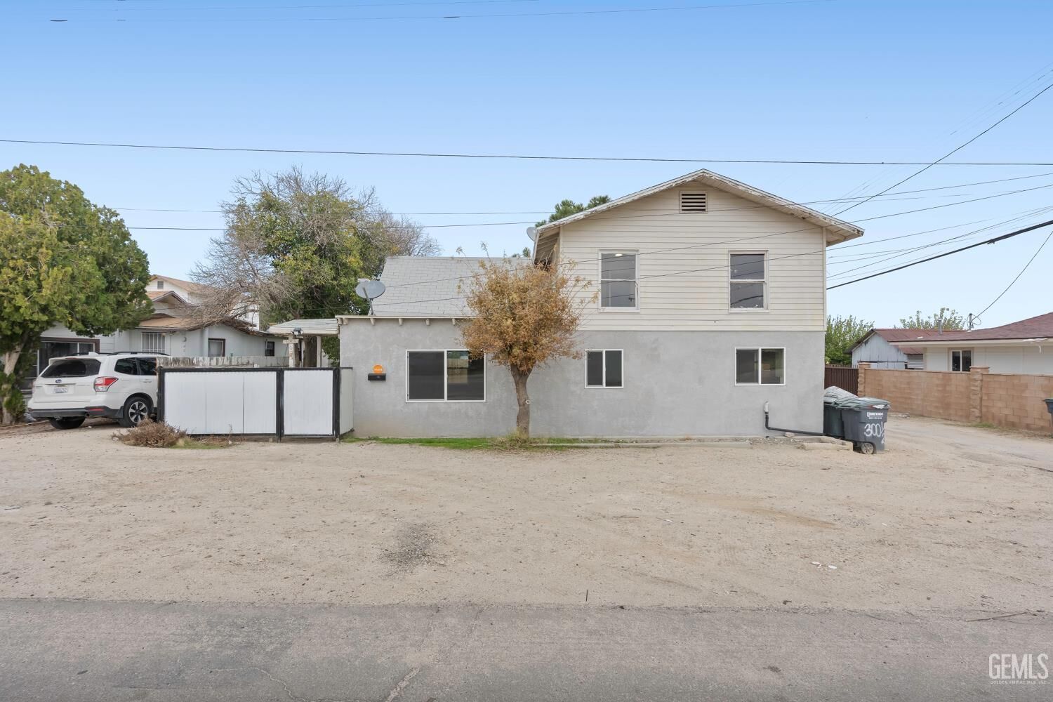 Property Photo: 300 Buchanan Street CA 93268