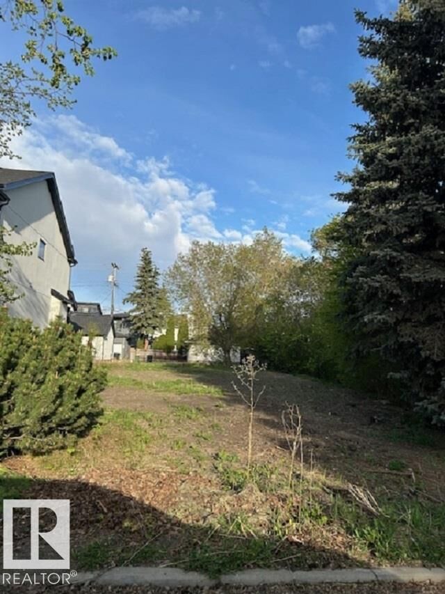 Property Photo:  10510 131 Street NW  AB T5N 1Y4 