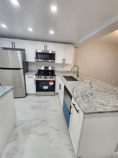 Property Photo: 485 N Pine Island Rd 204 FL 33324