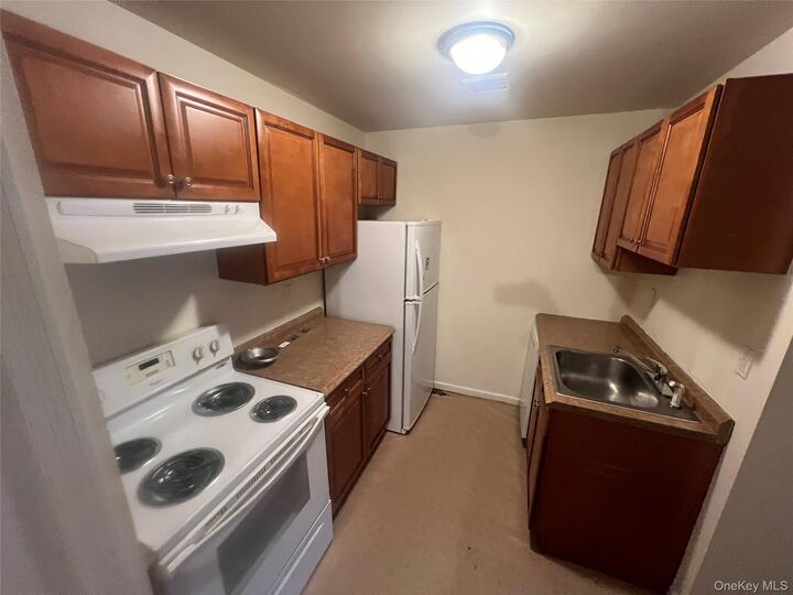 Property Photo:  408 Carpenter Avenue 24  NY 12550 
