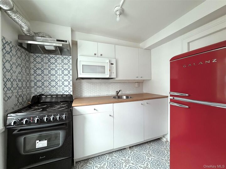 Property Photo:  282 Grand Street  NY 12550 