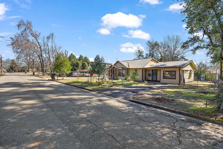 Property Photo: 121 Hasley St TX 75961