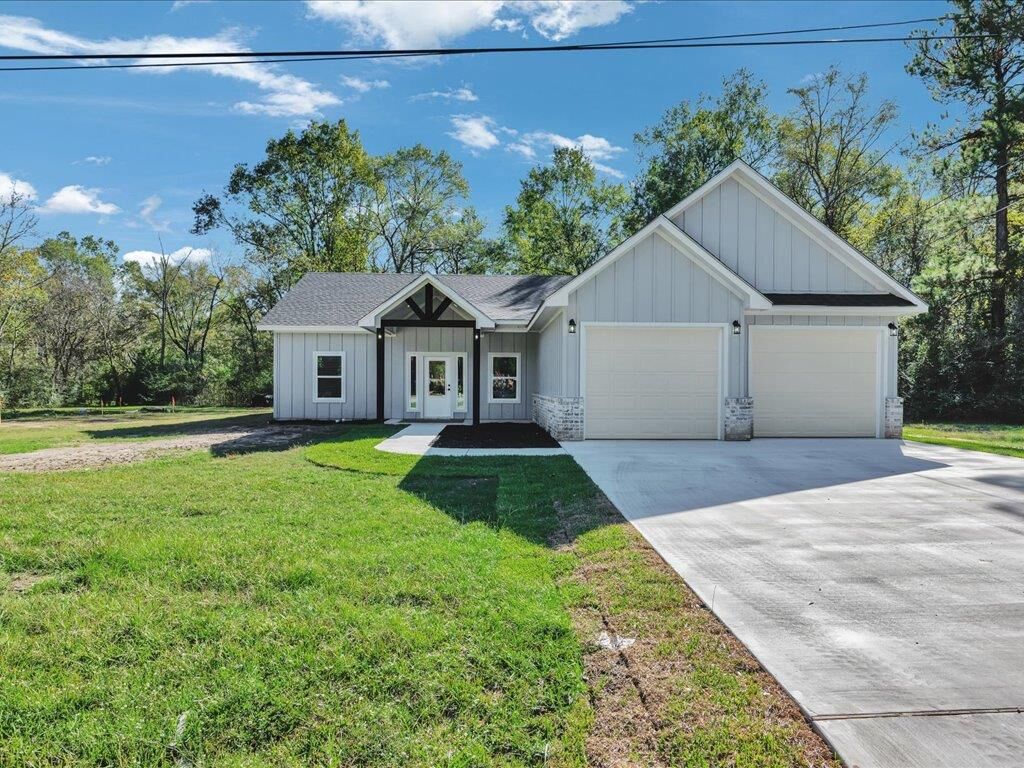 Property Photo:  2604 Moffett Road  TX 75901 