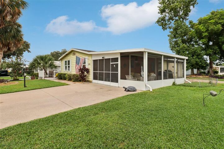 Property Photo:  1001 Matthew Avenue  FL 32159 