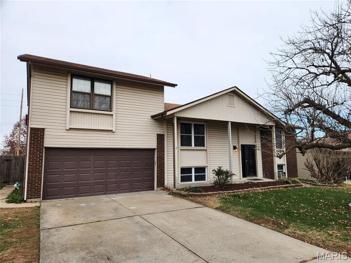 Property Photo:  136 Universal Drive  MO 63376 