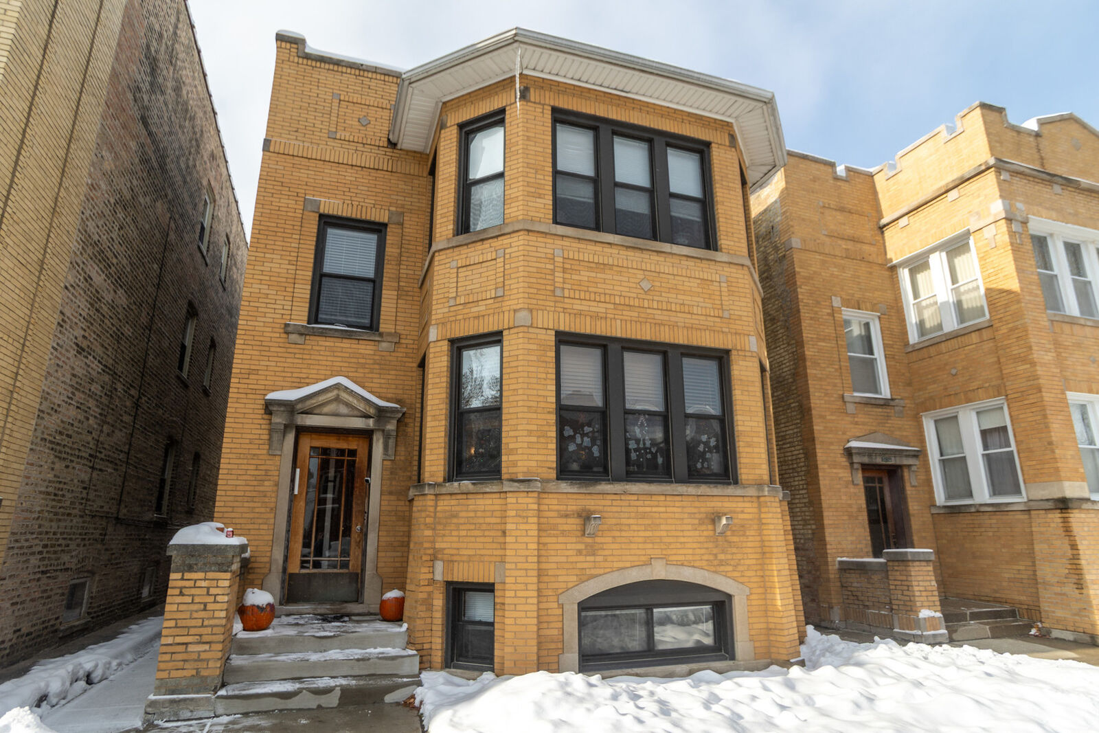Property Photo:  5834 N Maplewood Avenue  IL 60659 