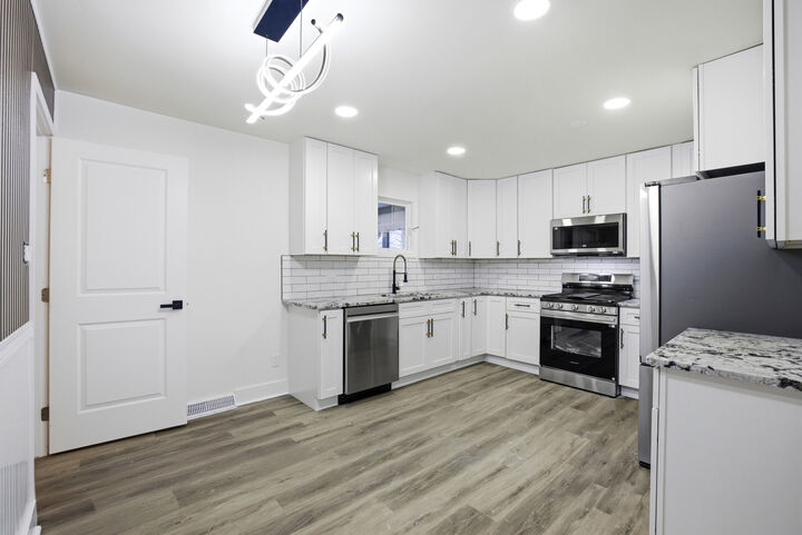 Property Photo:  1054 Elliott Avenue  IL 60505 