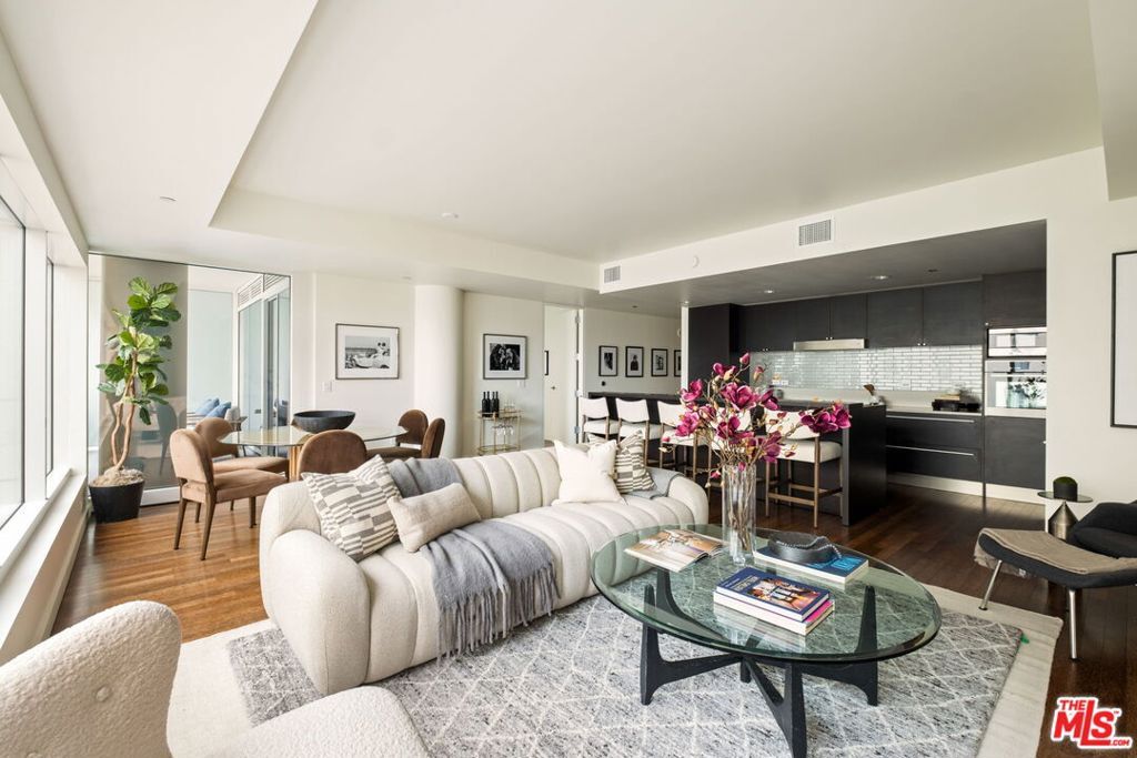 Property Photo:  6250 Hollywood Boulevard 5N  CA 90028 