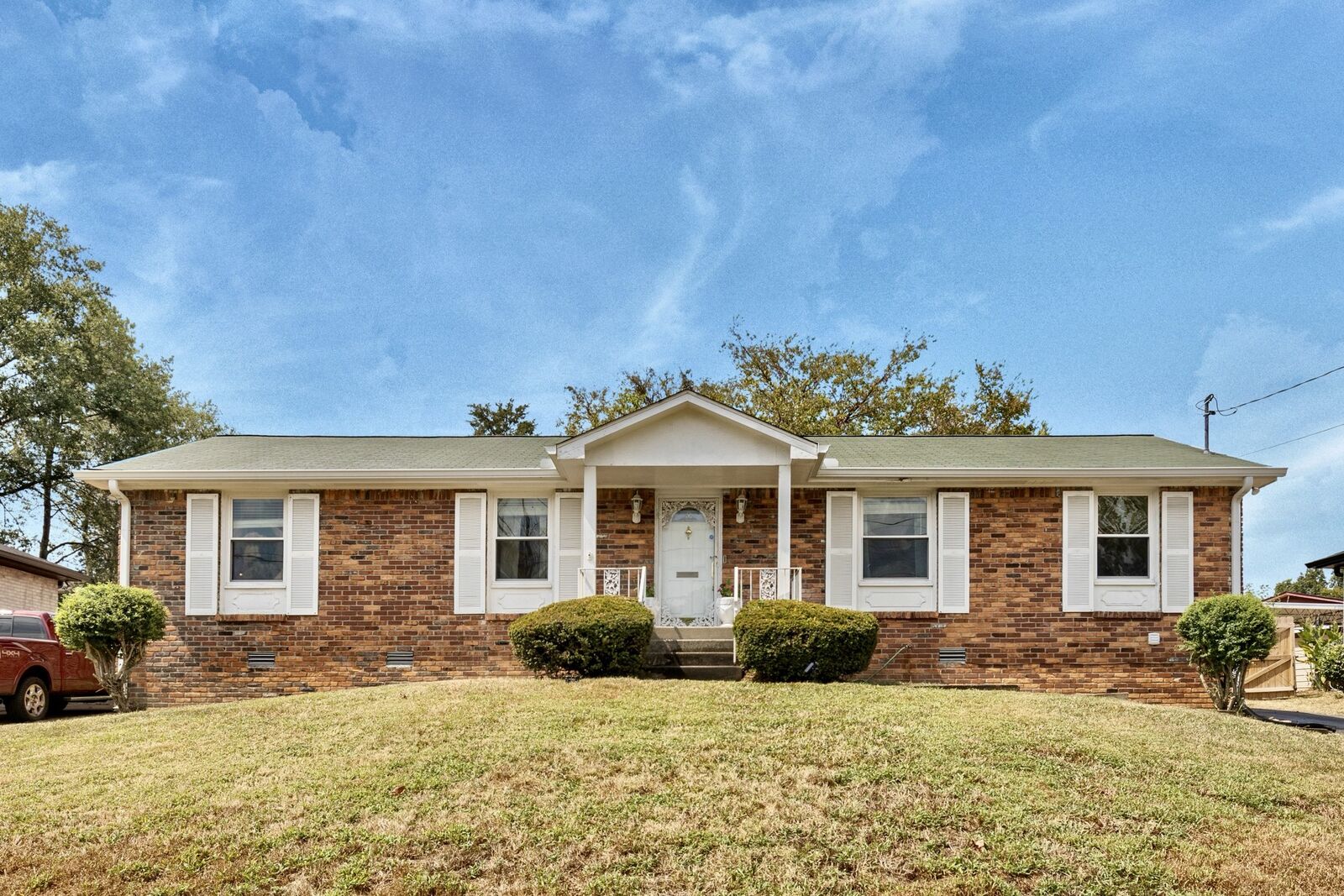 Property Photo: 3849 Woodward Dr TN 37207