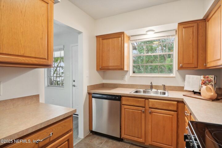 Property Photo:  1846 Mallory Street 13  FL 32205 