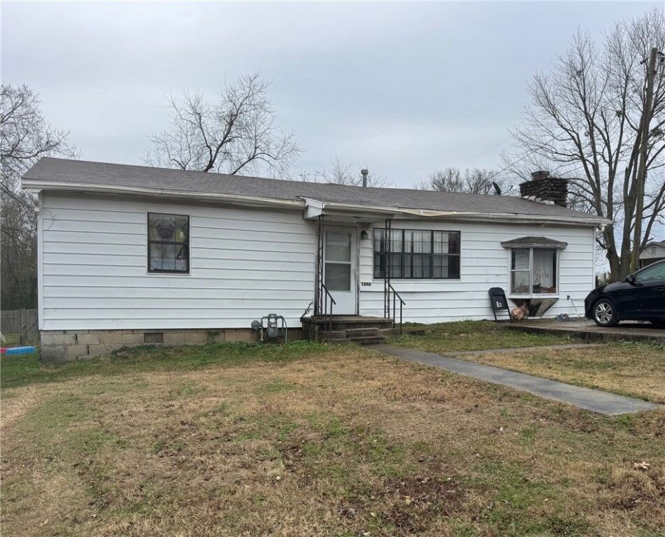 Property Photo:  1846 S Ashwood Avenue  AR 72701 