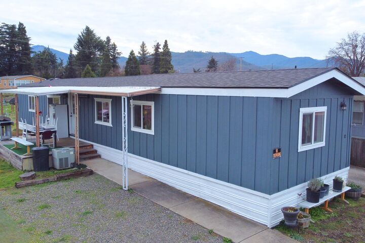 Property Photo:  4729 S Pacific Highway Unit 12  OR 97535 