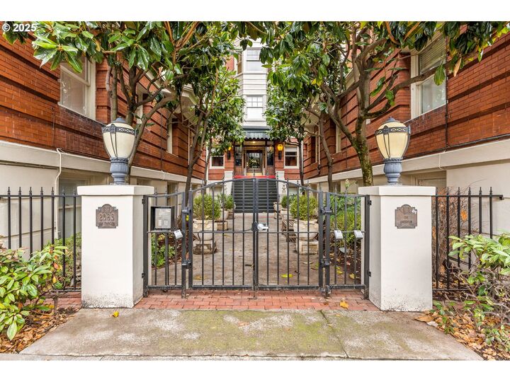 2083 NW Johnson St 52  Portland OR 97209 photo